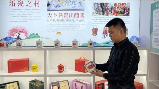 :一杯清茶背后的乡村振兴答卷尊龙凯时新版APP株洲醴陵(图3) :一杯清茶背后的乡村振兴答卷尊龙凯时新版APP株洲醴陵(图3)